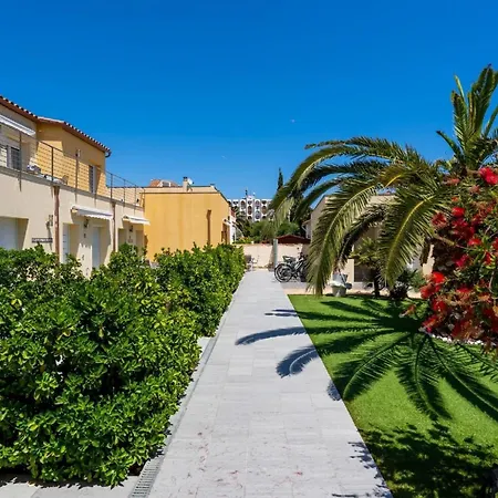 Fuer 4 Personen Ca 60 Qm In Empuriabrava, Costa Brava Golf De Roses Apartment